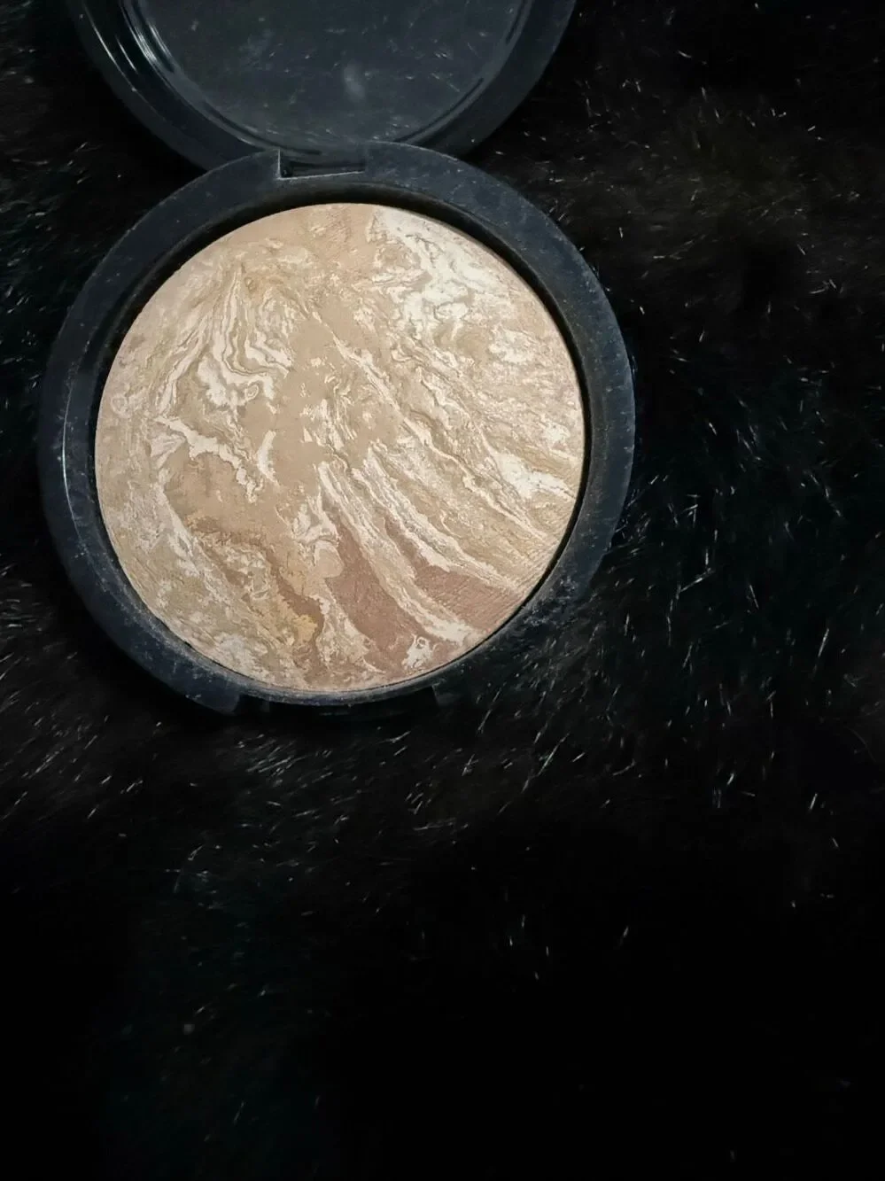 Laura Geller Baked Balance-N-Brighten, Color Correcting Foundation LIGHT NEW